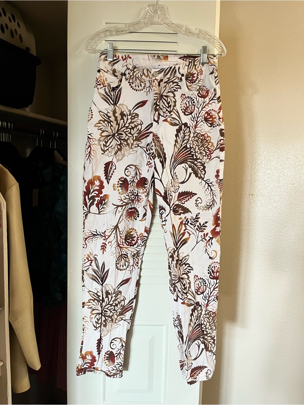 Chico's White Floral Cropped Ankle Pants with Rust & Brown Print